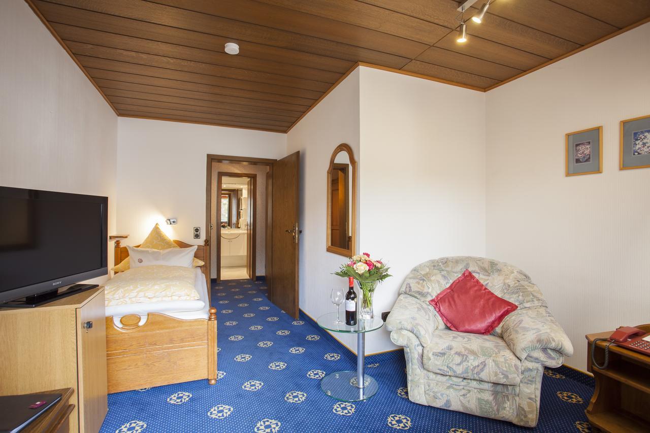 Goebel 3*